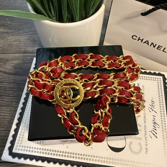 CHANEL Vintage Red Leather Gold Chain Link CC Logo Necklace/Belt - Picture 8 of 9